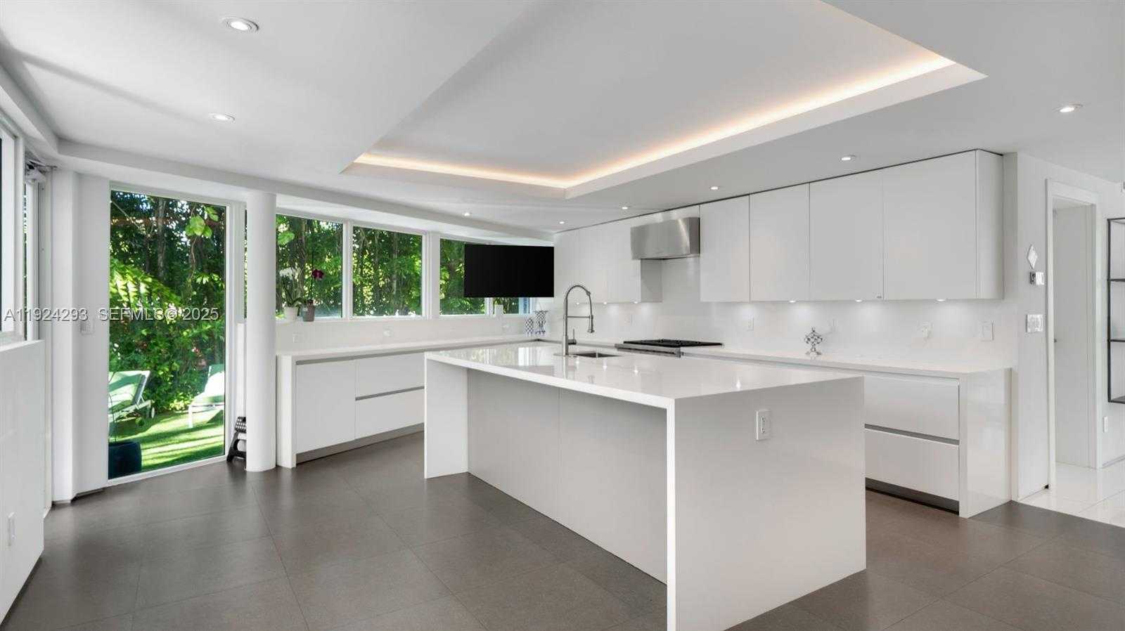 Small Image of 480 OCEAN BLVD, Golden Beach Number 19