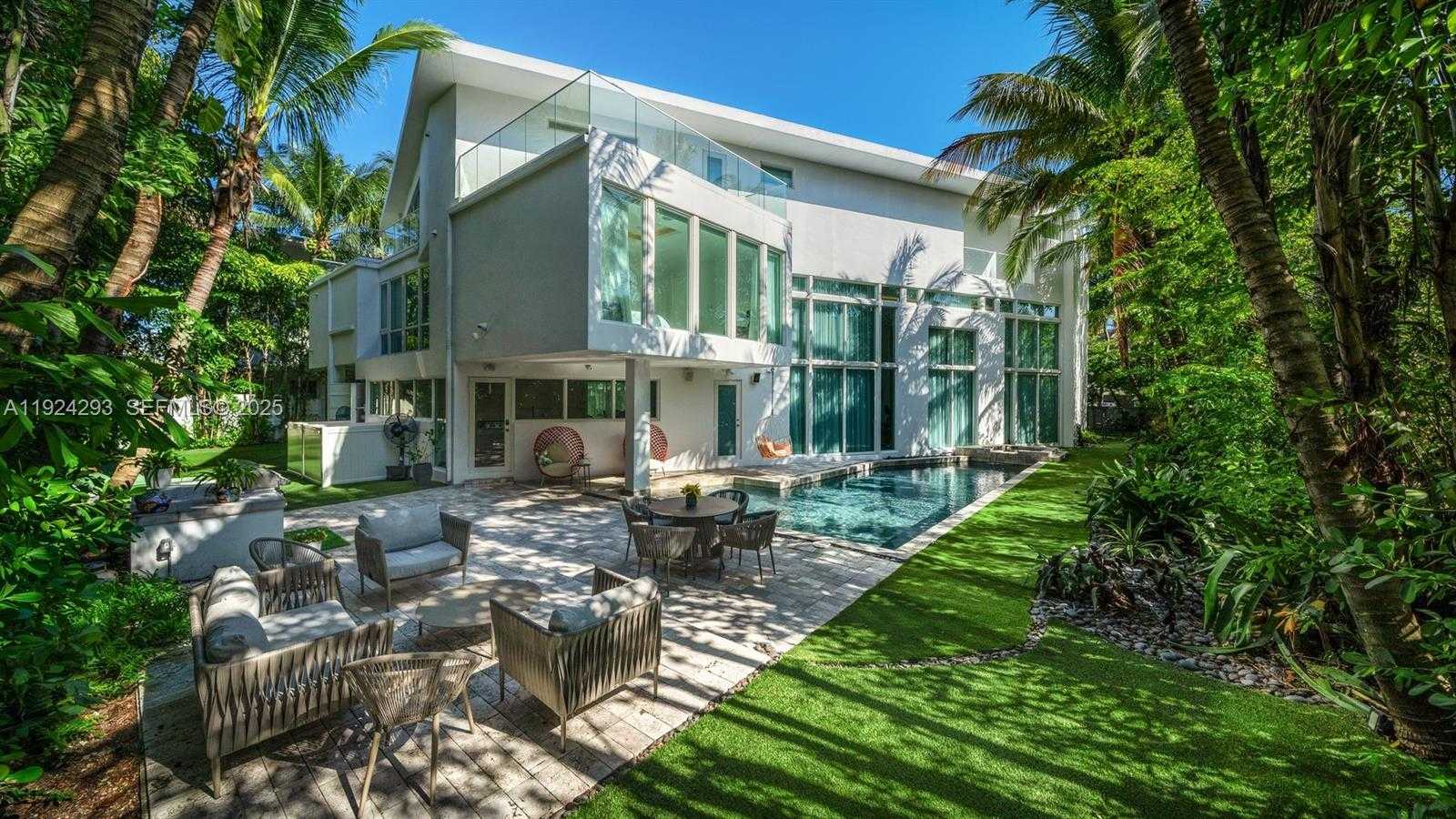 Small Image of 480 OCEAN BLVD, Golden Beach Number 3