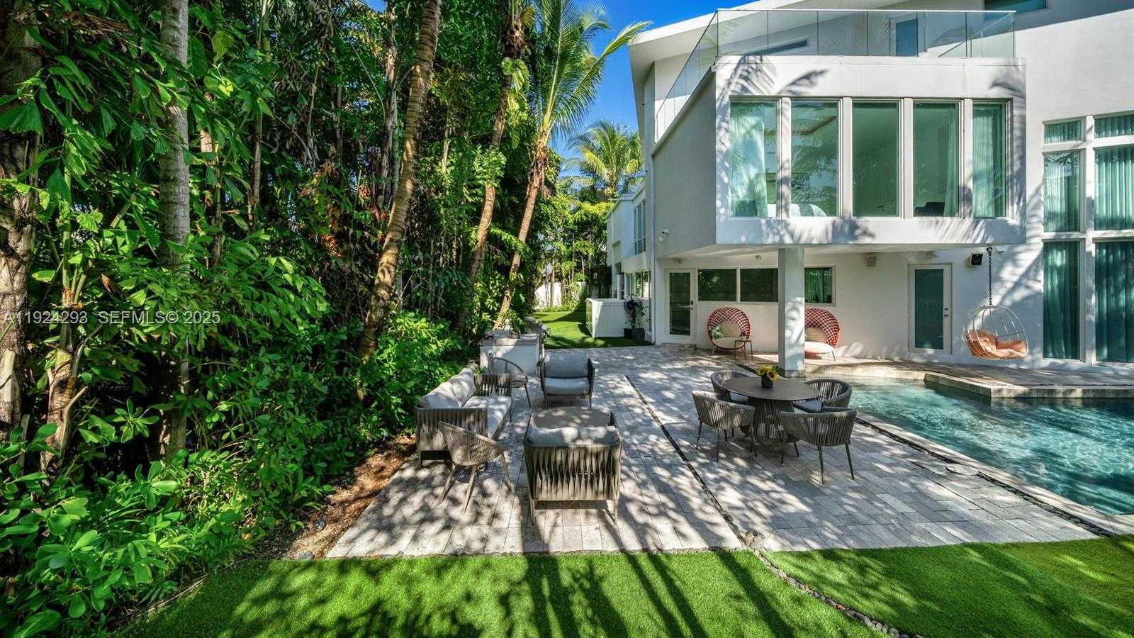 Small Image of 480 OCEAN BLVD, Golden Beach Number 6