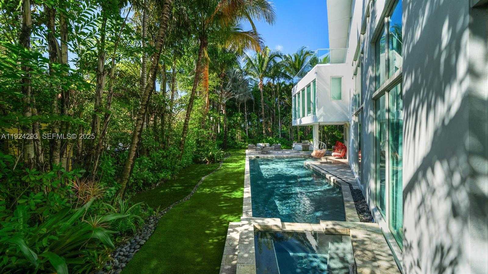 Small Image of 480 OCEAN BLVD, Golden Beach Number 7