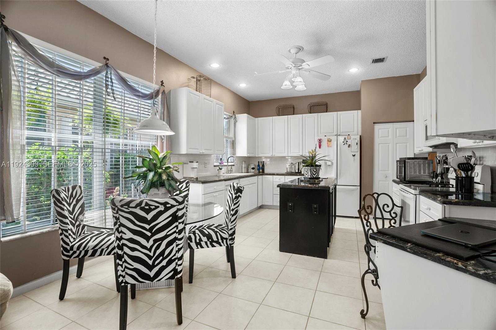 Small Image of 6569 JOG ESTATES LN, Boynton Beach Number 10