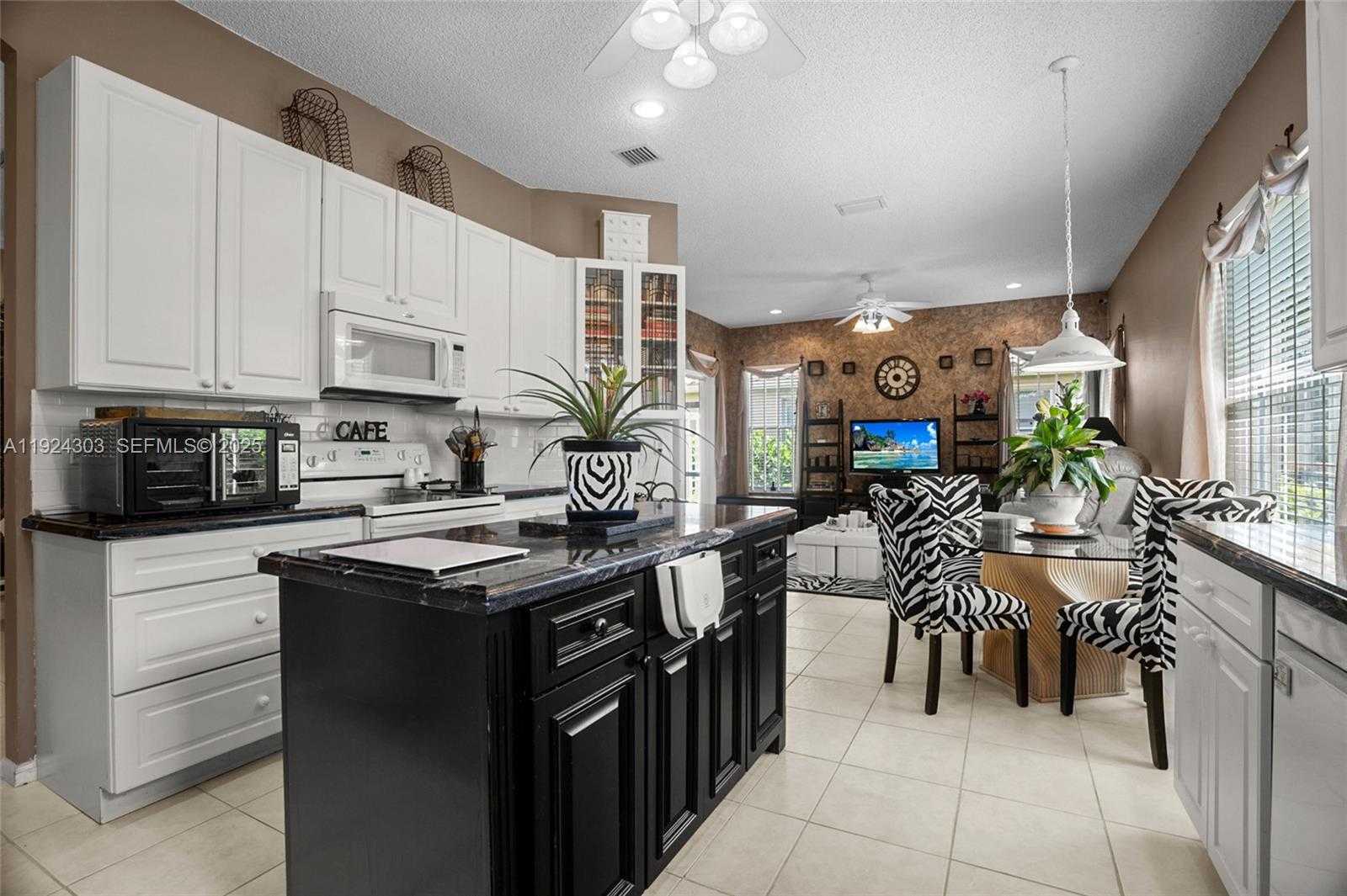 Small Image of 6569 JOG ESTATES LN, Boynton Beach Number 11