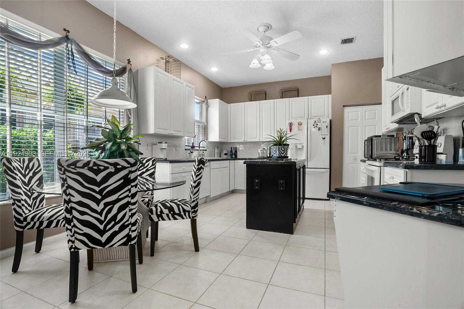 Small Image of 6569 JOG ESTATES LN, Boynton Beach Number 12