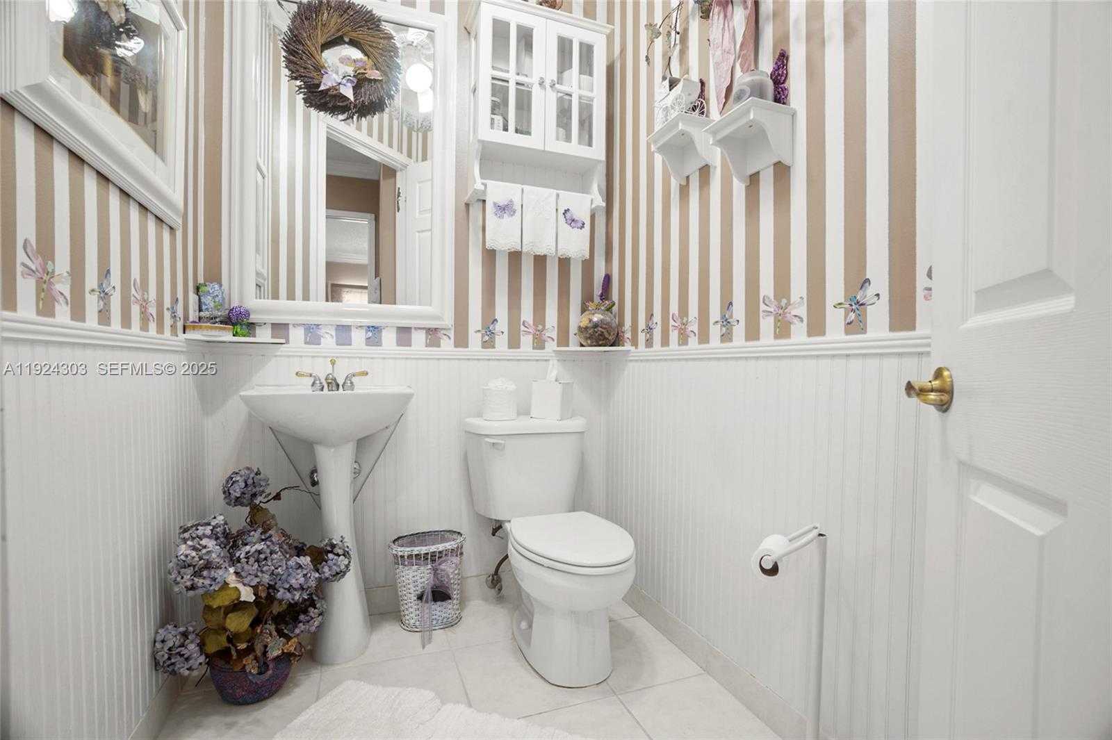 Small Image of 6569 JOG ESTATES LN, Boynton Beach Number 13