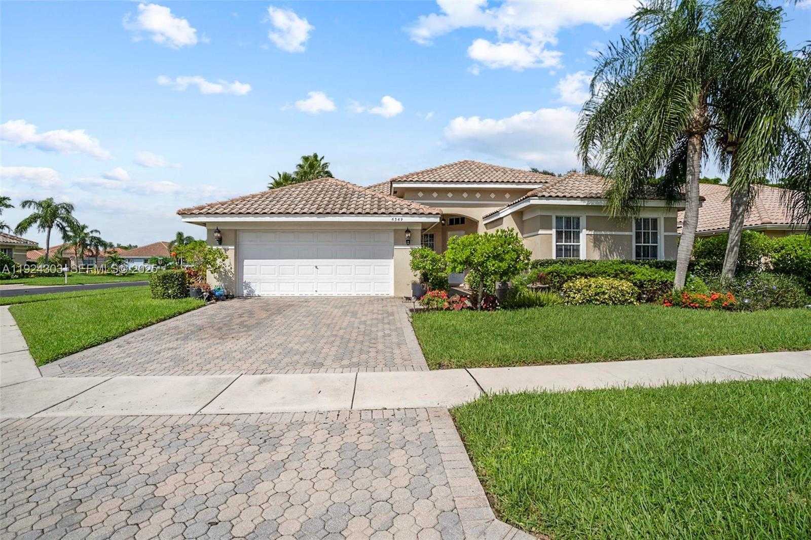 Small Image of 6569 JOG ESTATES LN, Boynton Beach Number 2
