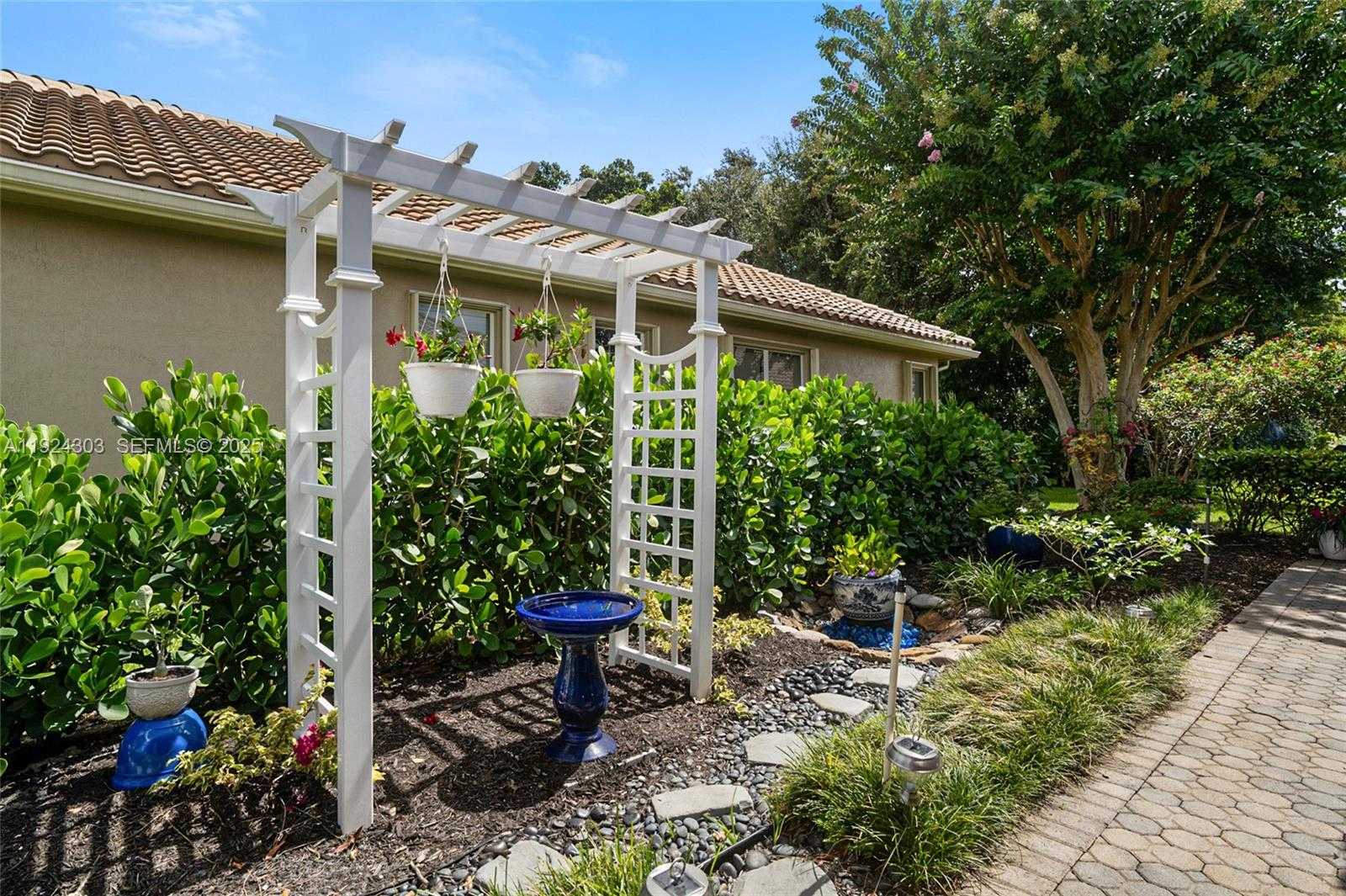 Small Image of 6569 JOG ESTATES LN, Boynton Beach Number 24