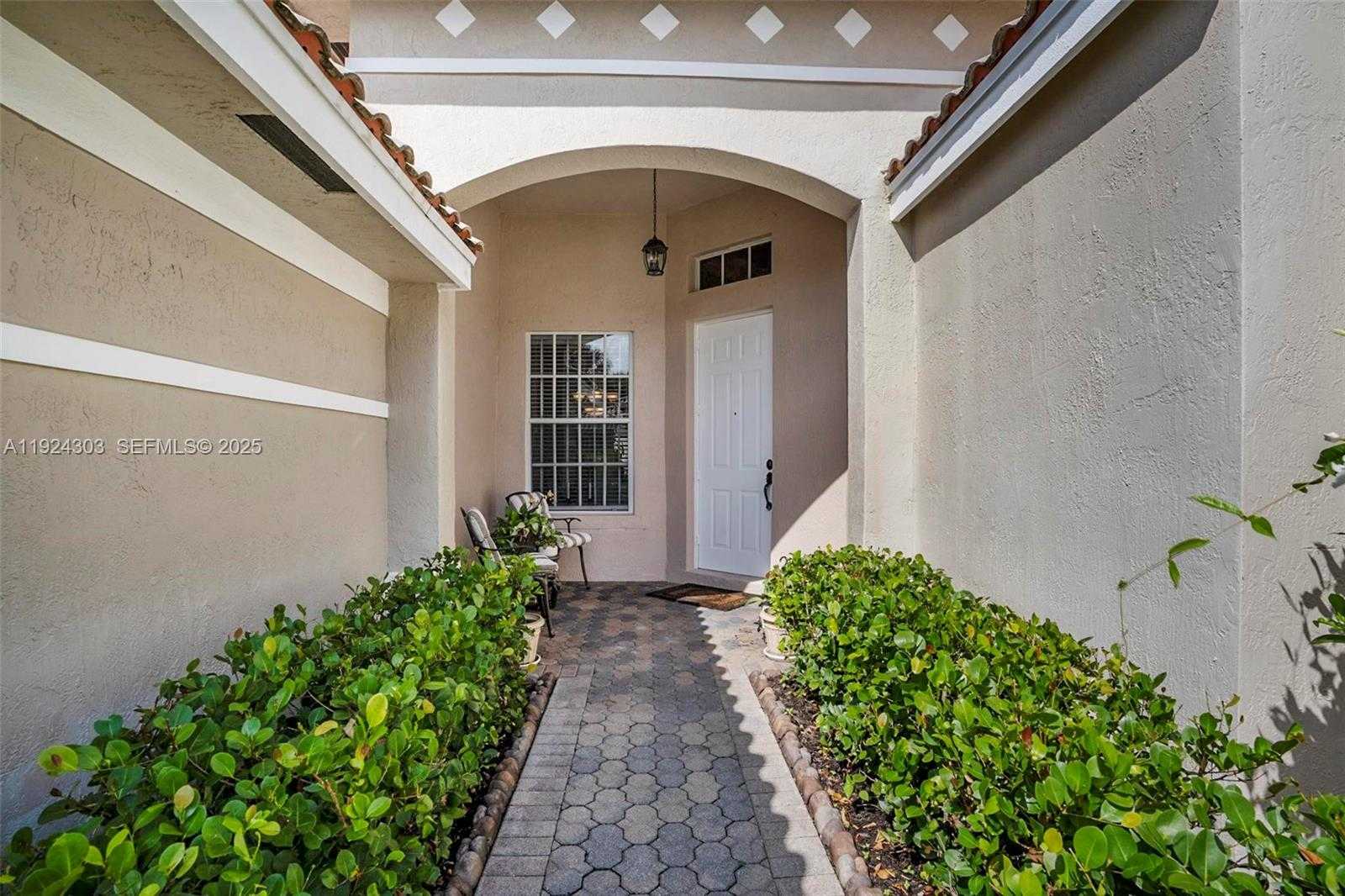 Small Image of 6569 JOG ESTATES LN, Boynton Beach Number 3