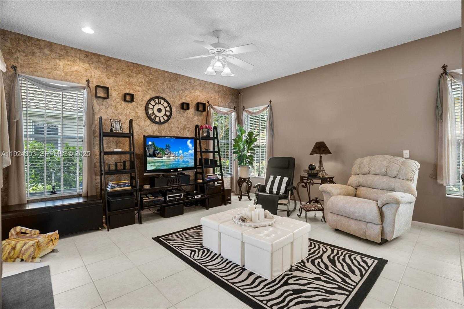 Small Image of 6569 JOG ESTATES LN, Boynton Beach Number 7