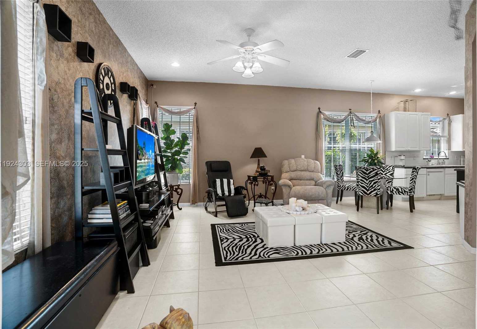 Small Image of 6569 JOG ESTATES LN, Boynton Beach Number 8