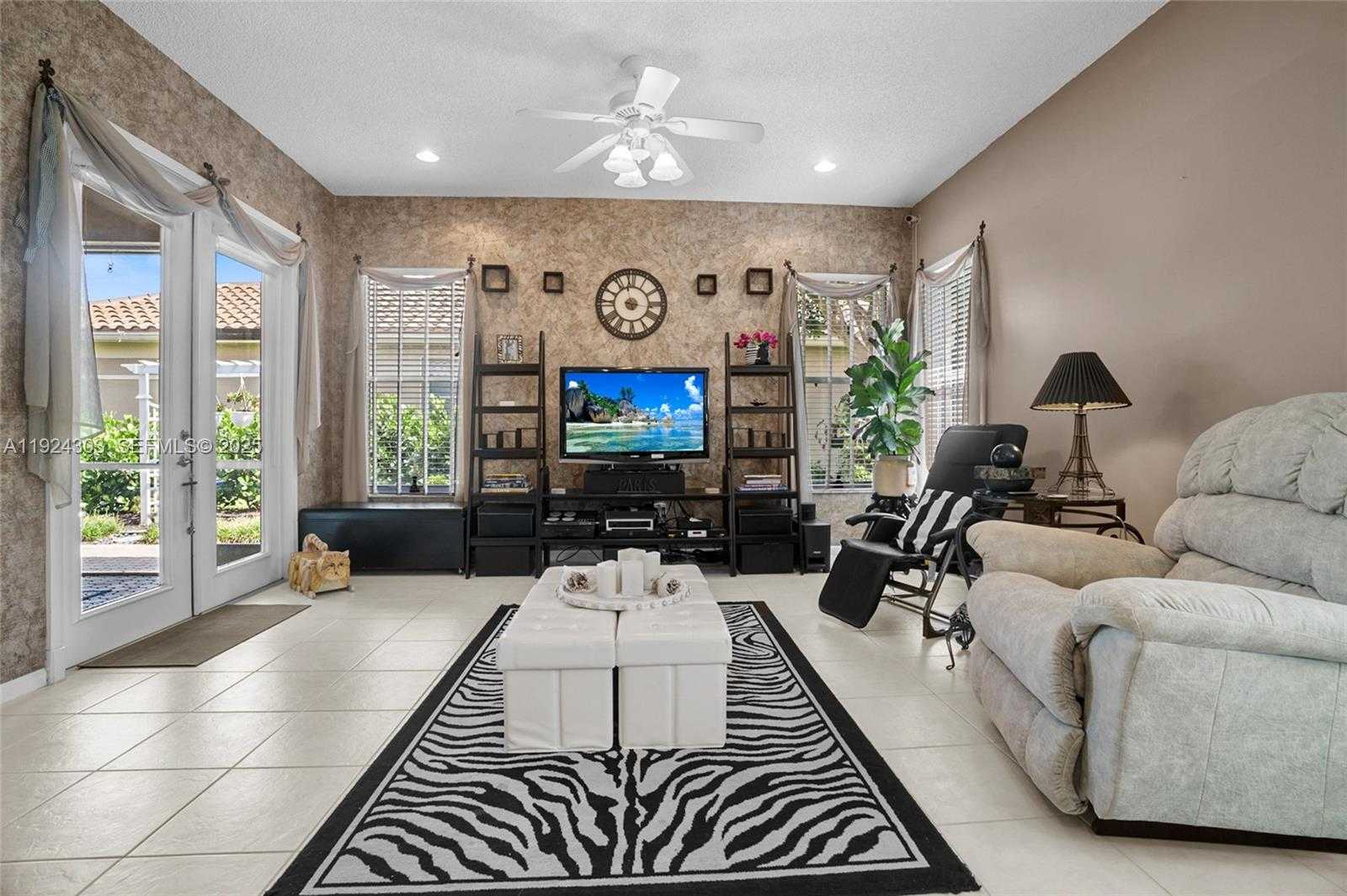 Small Image of 6569 JOG ESTATES LN, Boynton Beach Number 9