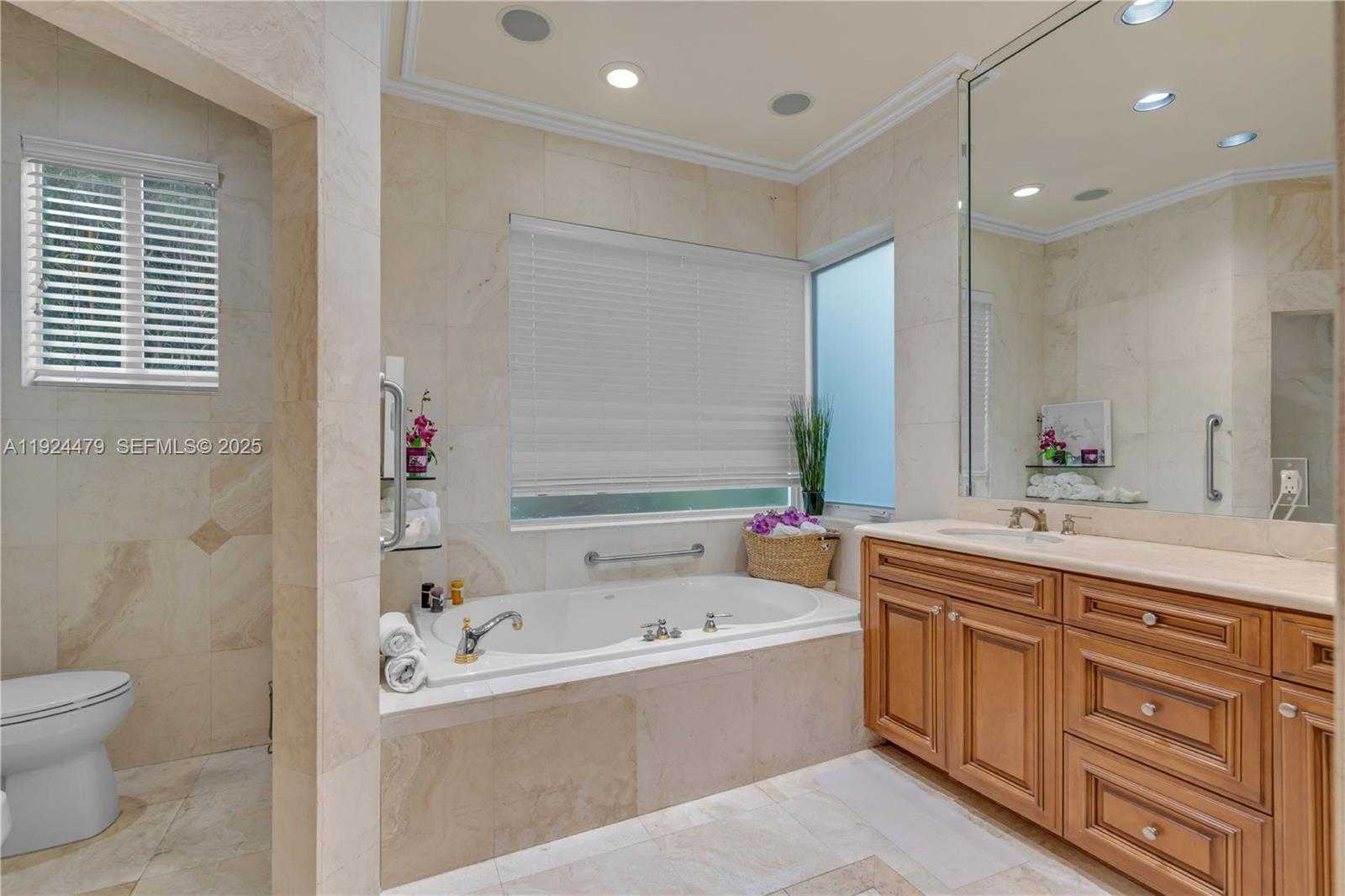 Small Image of 3942 194TH LN, Sunny Isles Beach Number 15