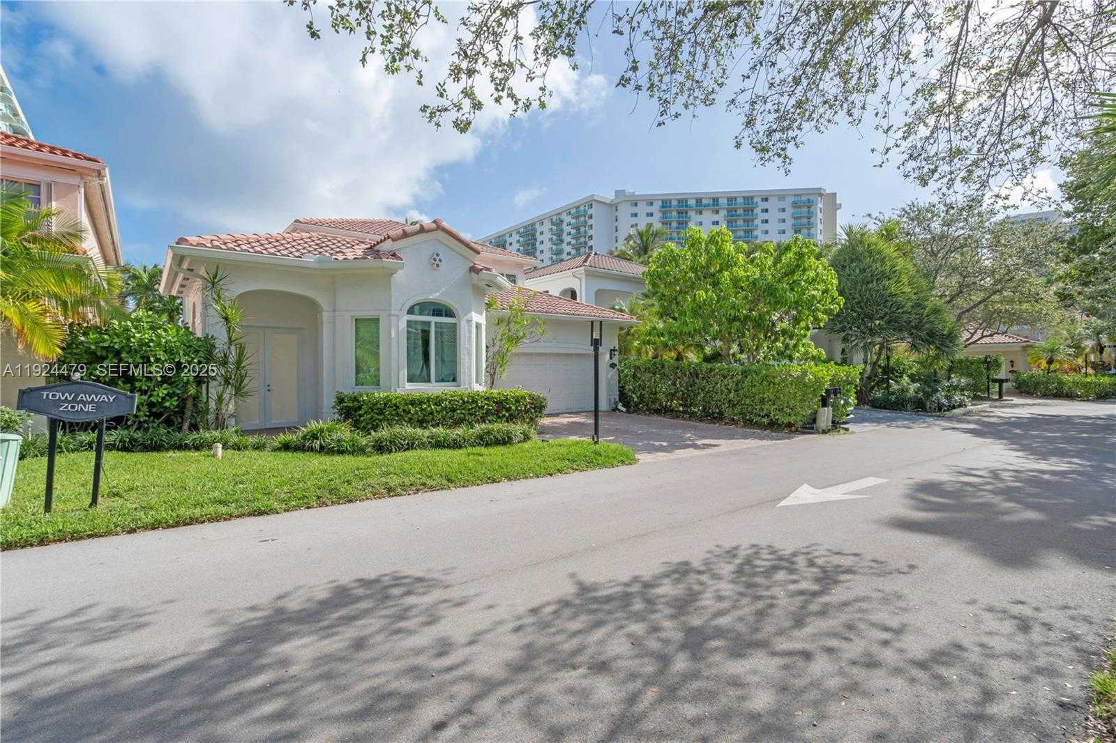 Small Image of 3942 194TH LN, Sunny Isles Beach Number 2