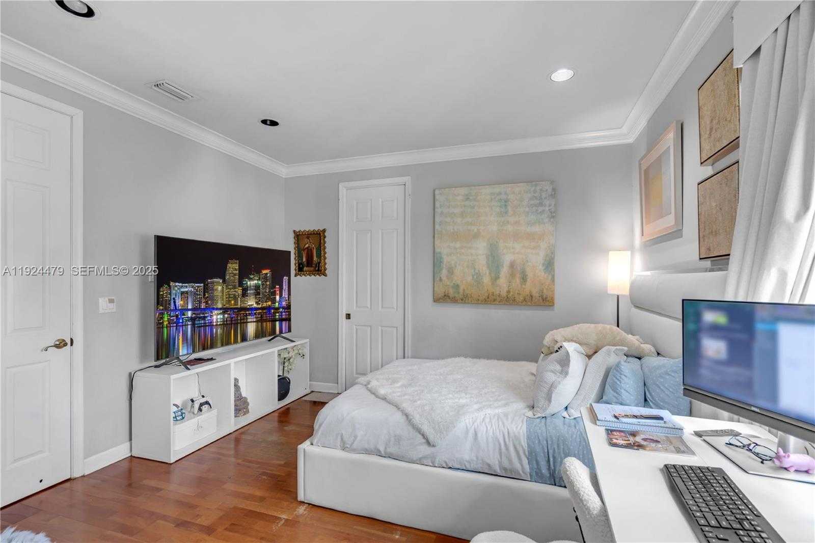 Small Image of 3942 194TH LN, Sunny Isles Beach Number 21