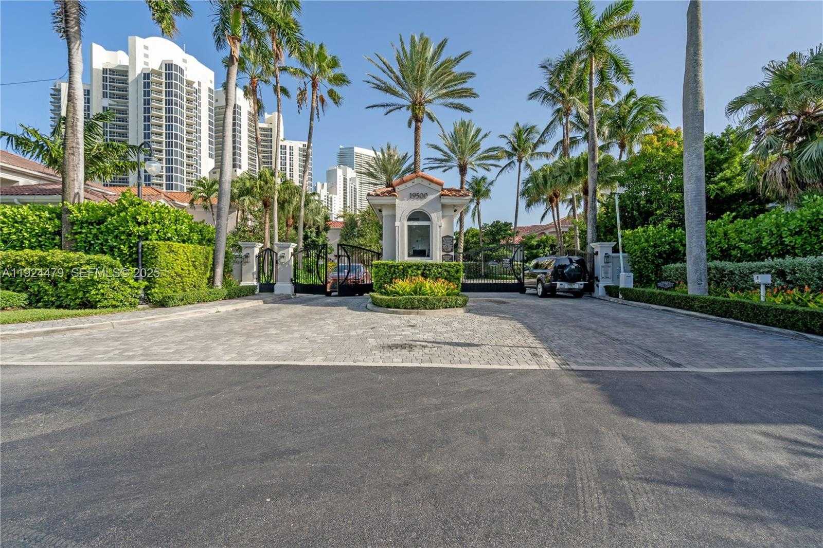 Small Image of 3942 194TH LN, Sunny Isles Beach Number 32