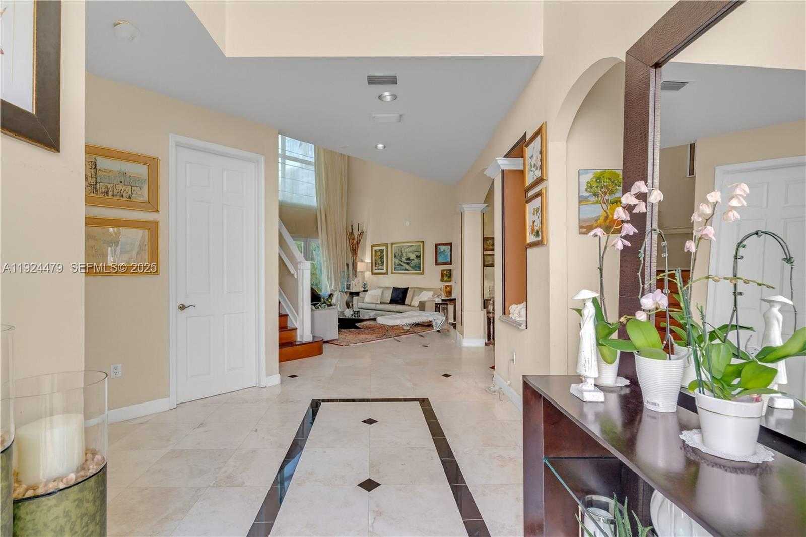 Small Image of 3942 194TH LN, Sunny Isles Beach Number 5