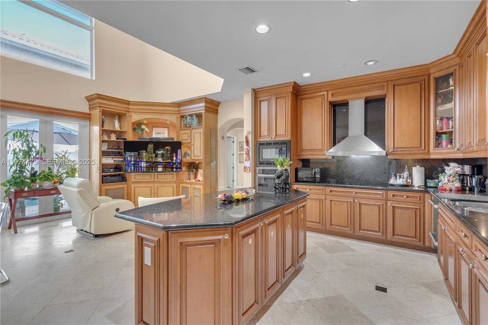 Small Image of 3942 194TH LN, Sunny Isles Beach Number 9