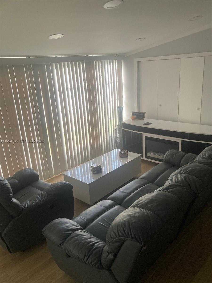 Small Image of 310 NORTH EAST 45 PLACE, Deerfield Beach Number 10