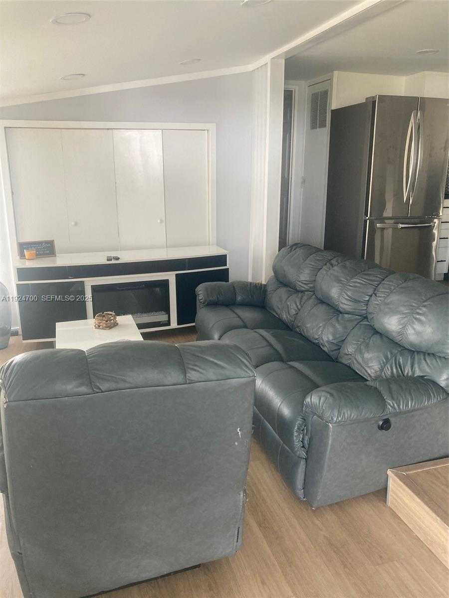 Small Image of 310 NORTH EAST 45 PLACE, Deerfield Beach Number 11