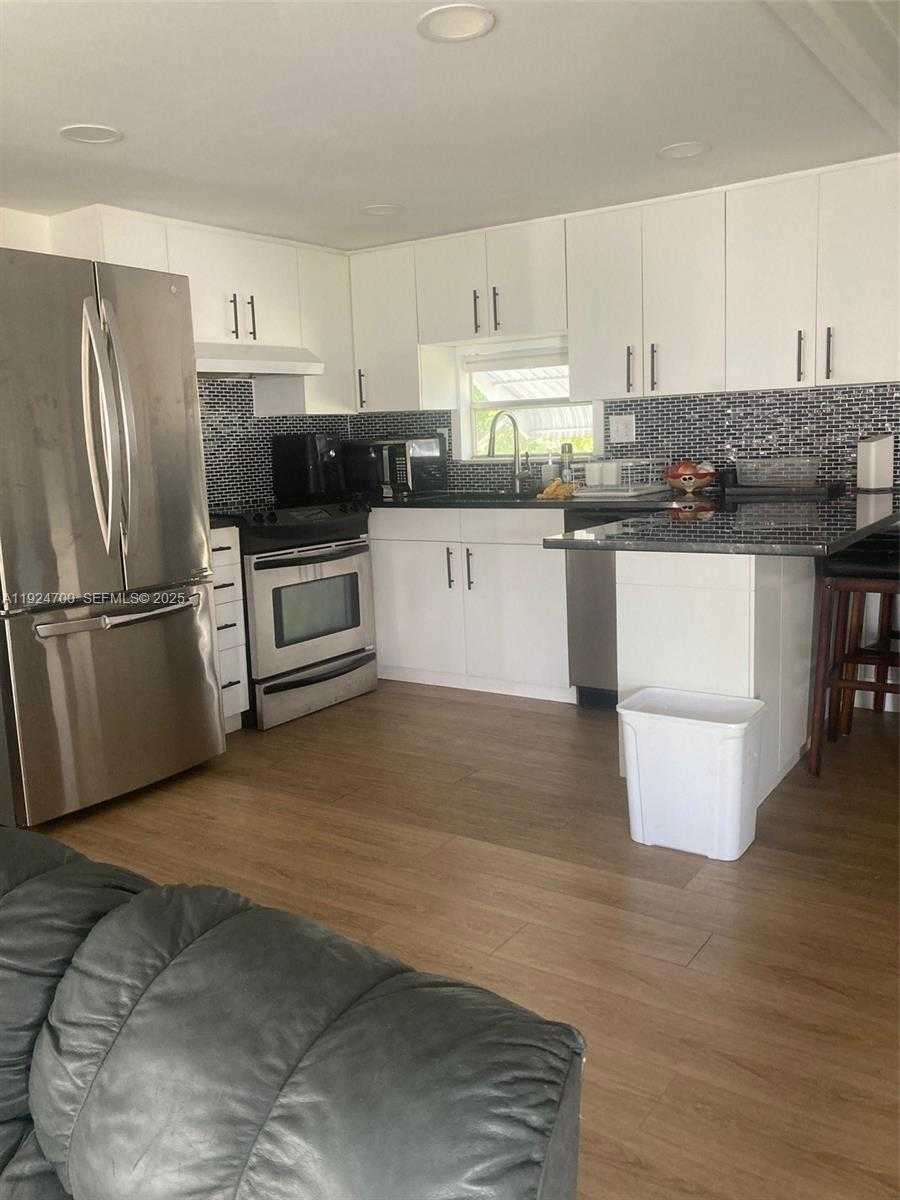 Small Image of 310 NORTH EAST 45 PLACE, Deerfield Beach Number 13