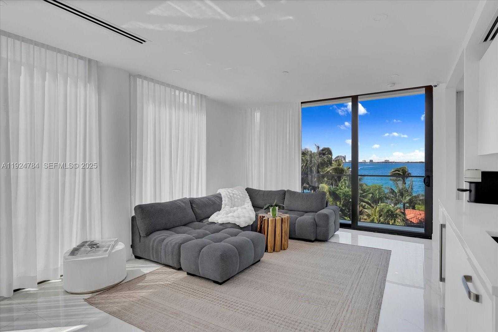 Imagen de Pequeño Objeto