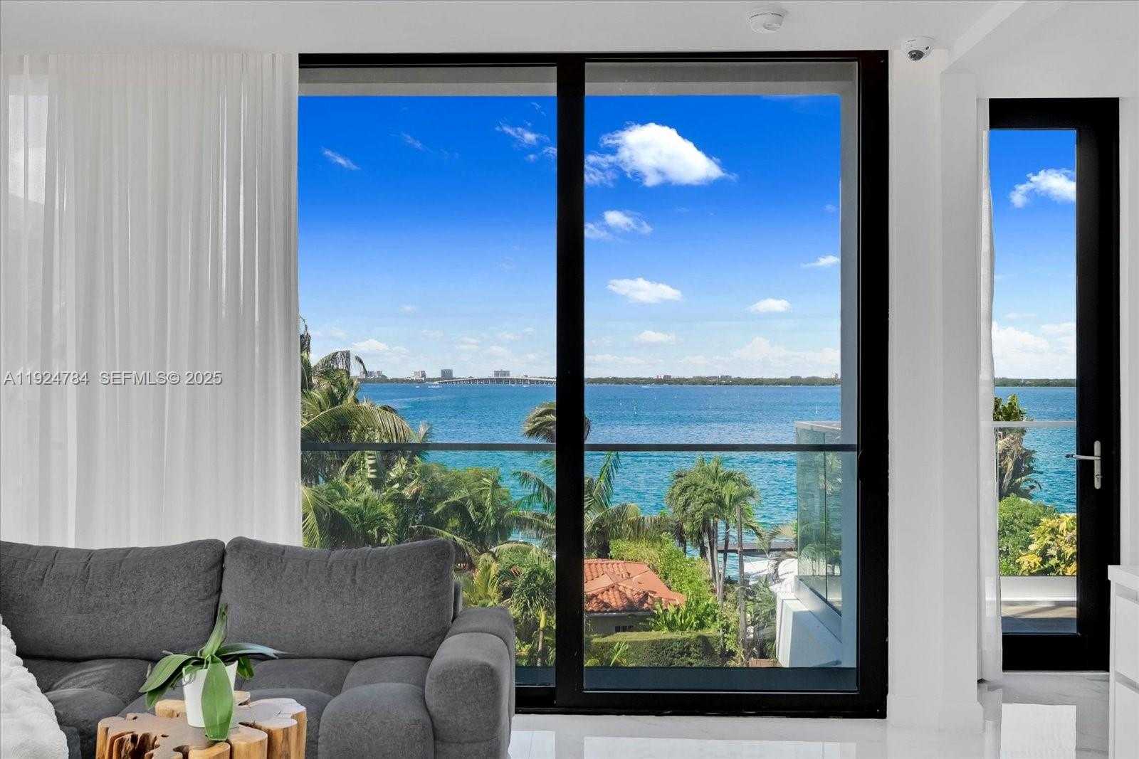 Imagen de Pequeño Objeto