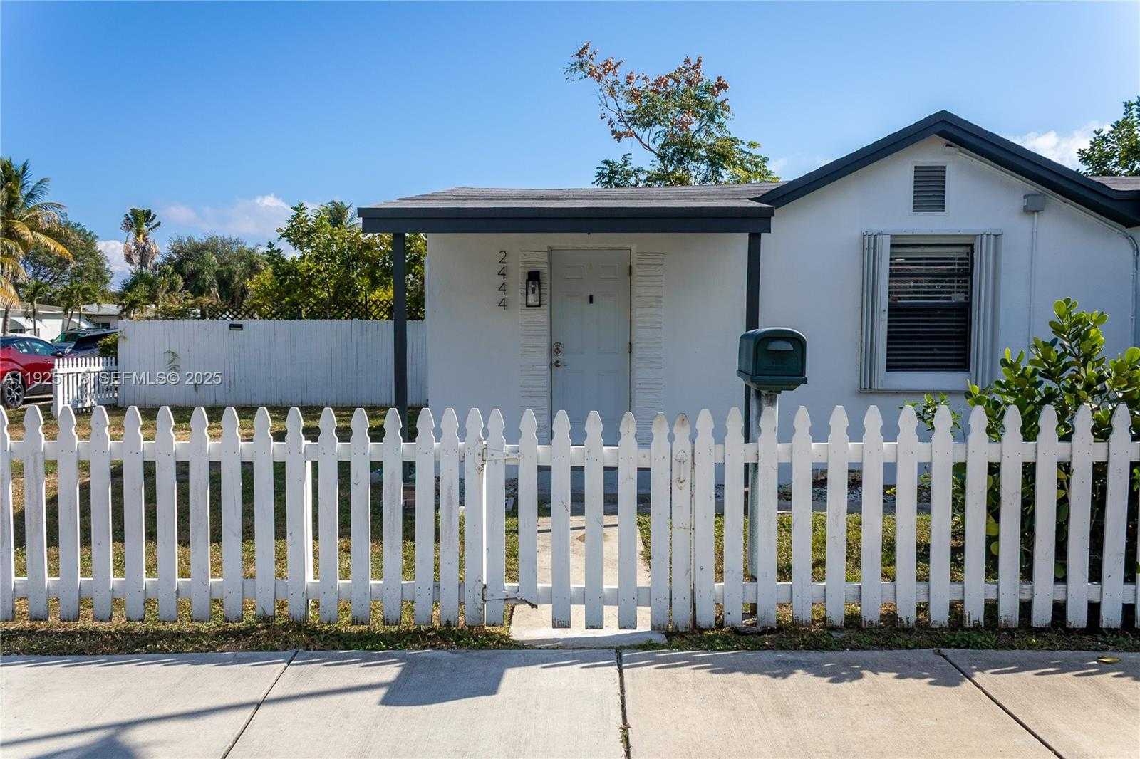 Small Image of 2444 ROOSEVELT ST, Hollywood Number 11