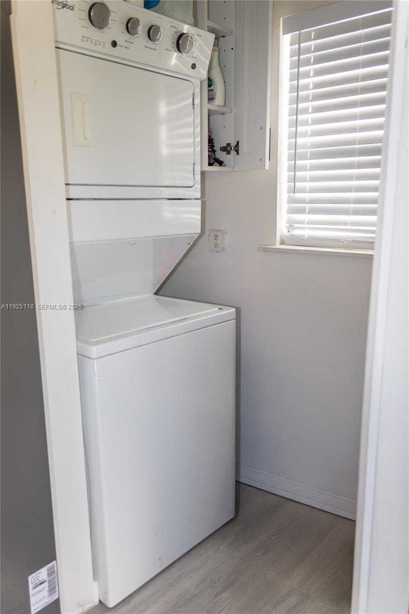 Small Image of 2444 ROOSEVELT ST, Hollywood Number 13