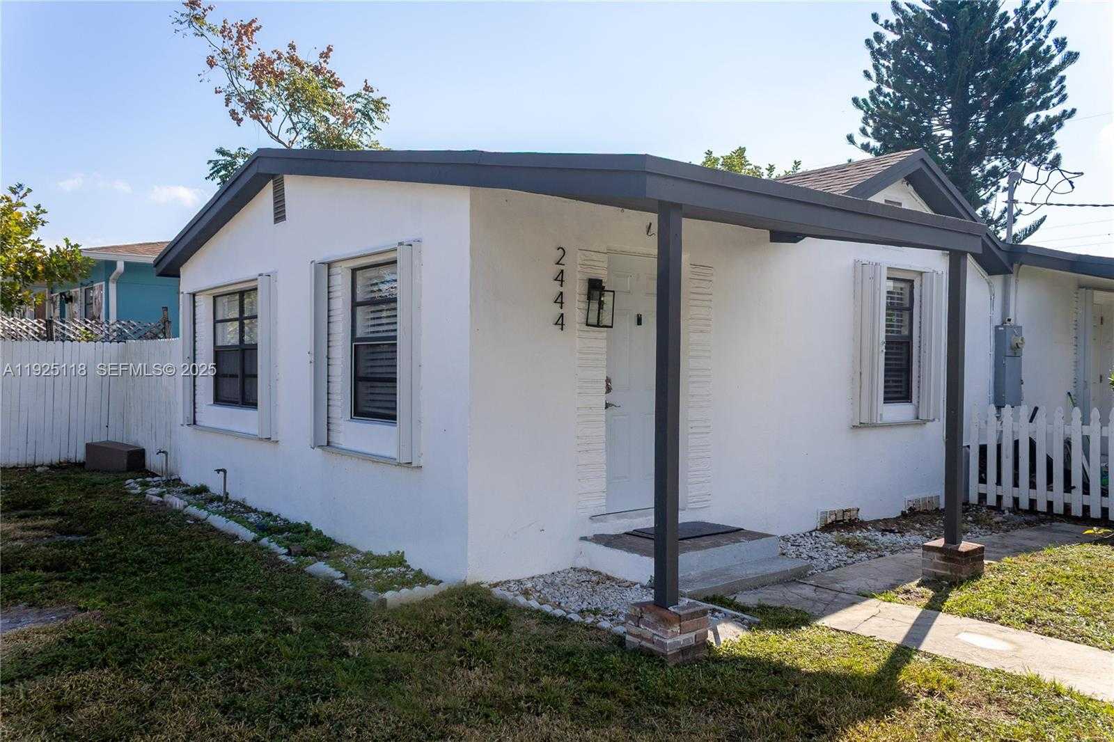 Small Image of 2444 ROOSEVELT ST, Hollywood Number 4