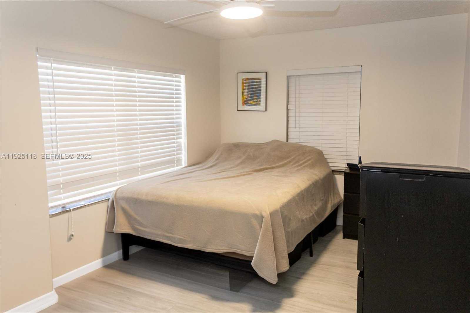 Small Image of 2444 ROOSEVELT ST, Hollywood Number 6