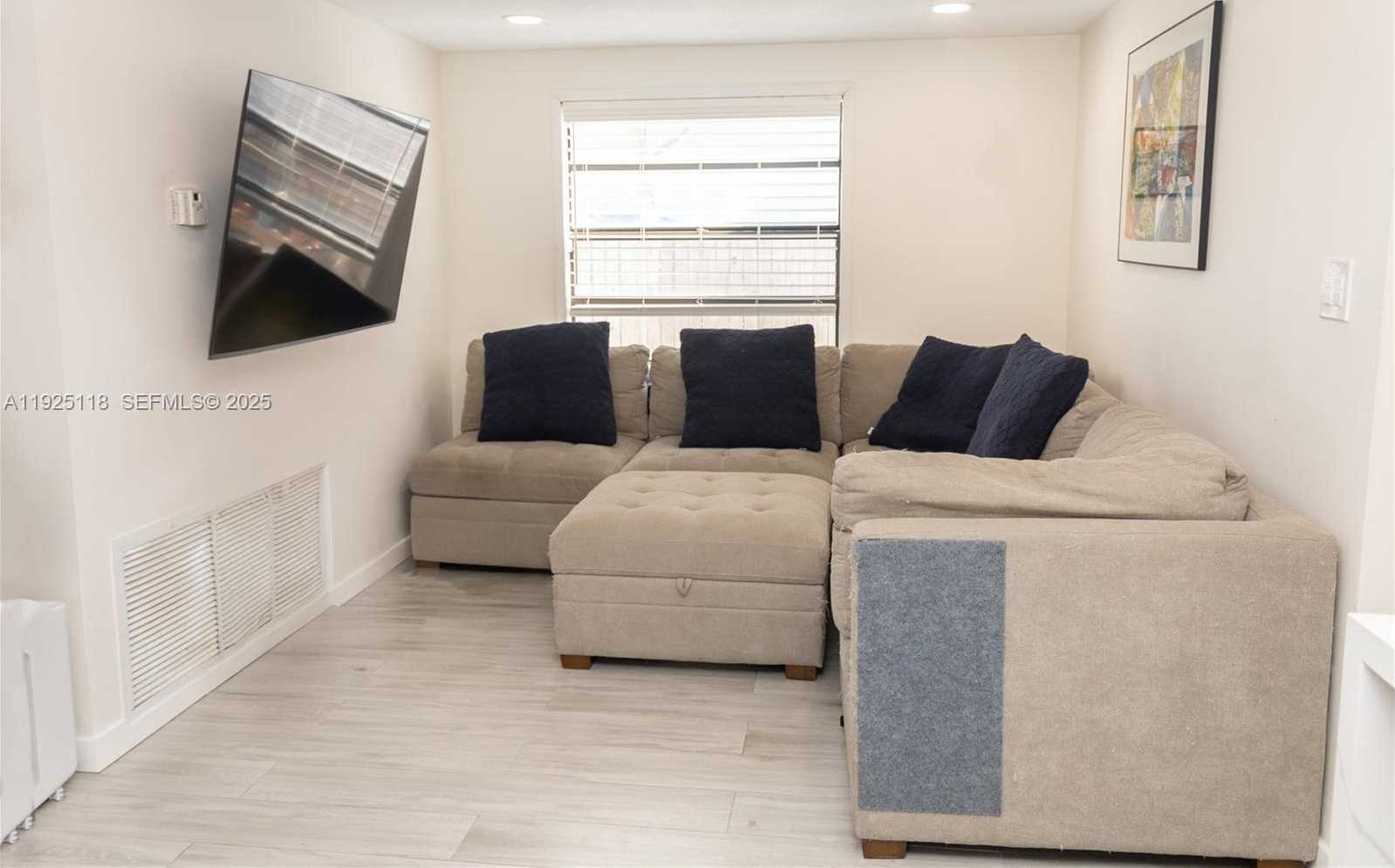 Small Image of 2444 ROOSEVELT ST, Hollywood Number 7