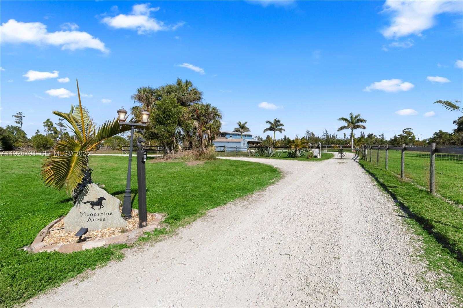 Small Image of 6050 STRINGFELLOW, Other City - In The State Of Florida Number 5