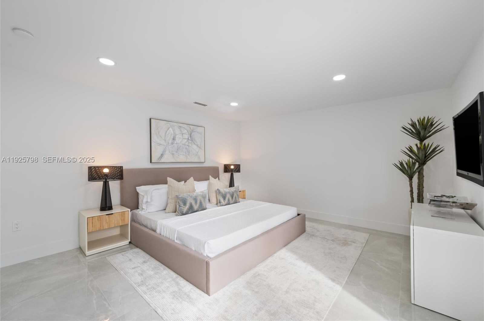 Small Image of 1218 LINCOLN ST, Hollywood Number 11