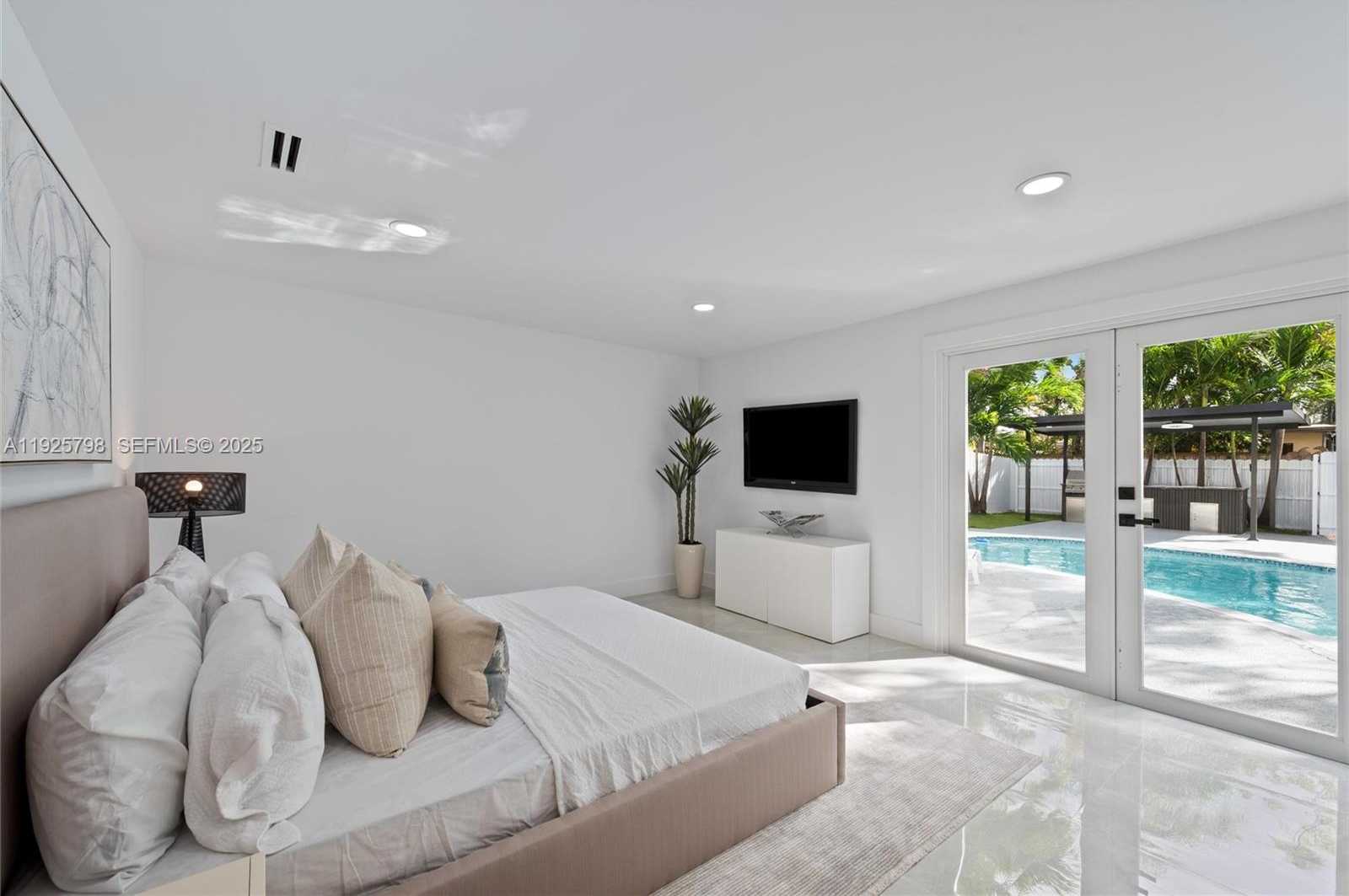 Small Image of 1218 LINCOLN ST, Hollywood Number 12