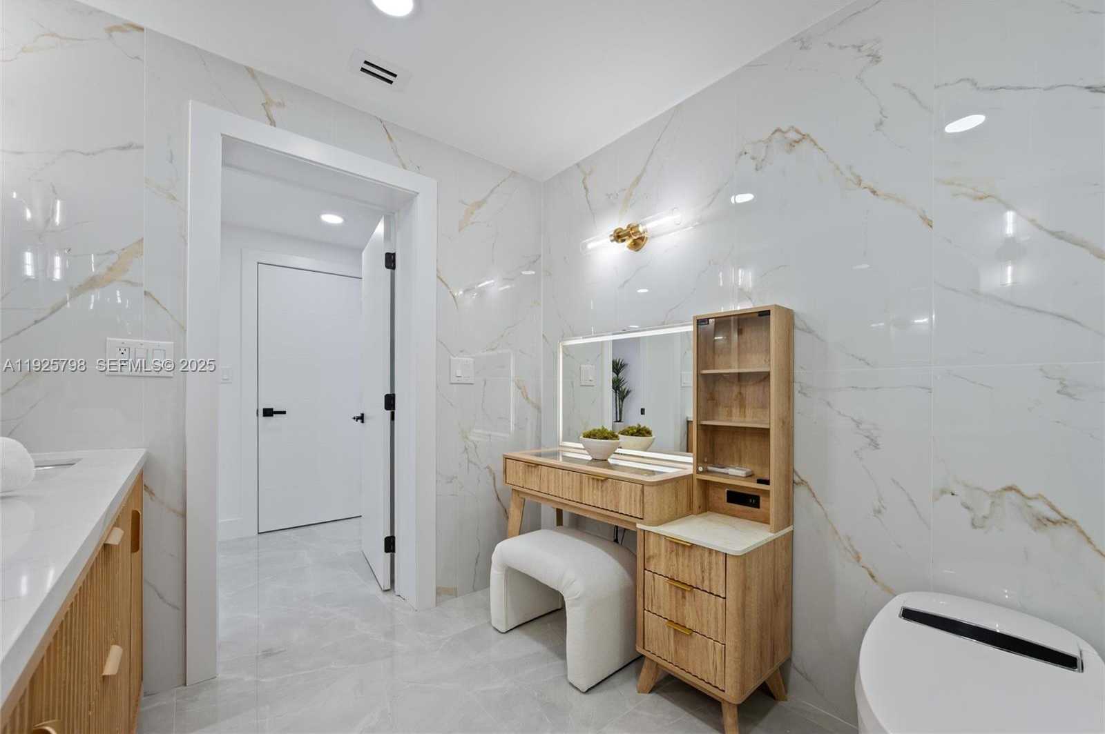 Small Image of 1218 LINCOLN ST, Hollywood Number 14