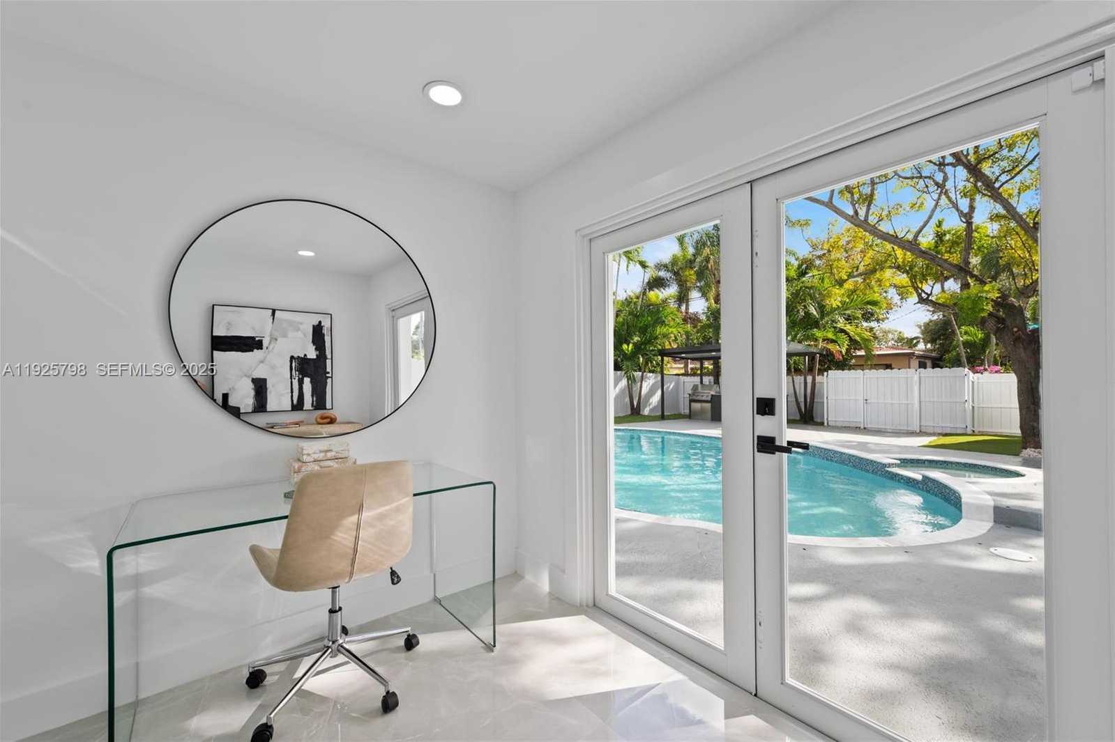 Small Image of 1218 LINCOLN ST, Hollywood Number 16