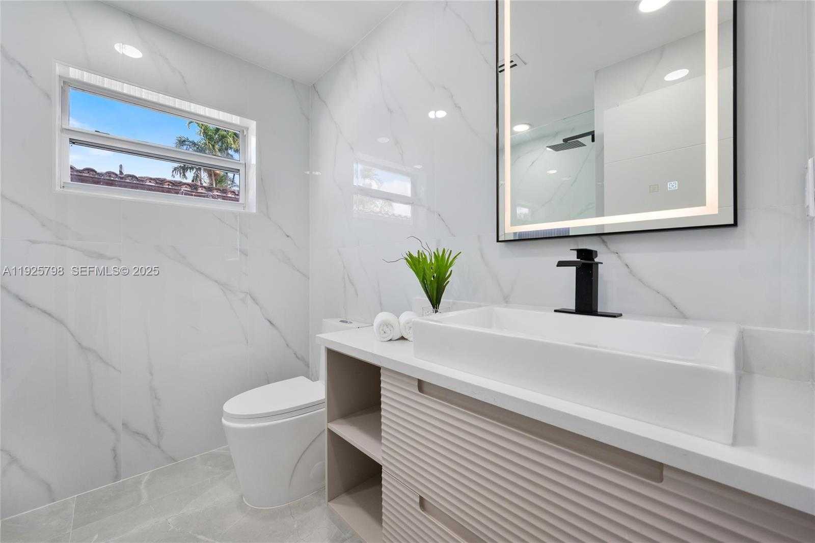 Small Image of 1218 LINCOLN ST, Hollywood Number 22