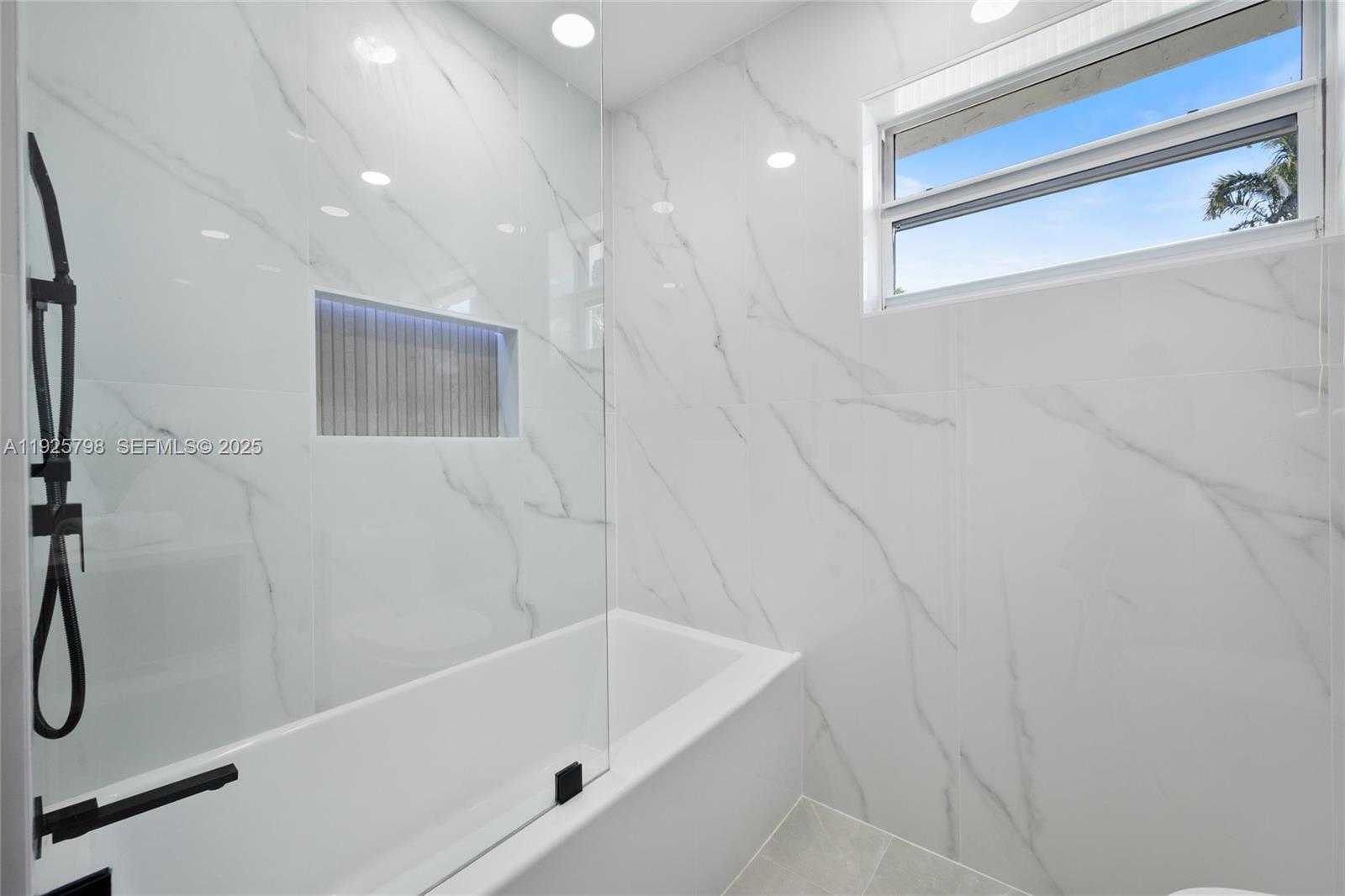 Small Image of 1218 LINCOLN ST, Hollywood Number 23