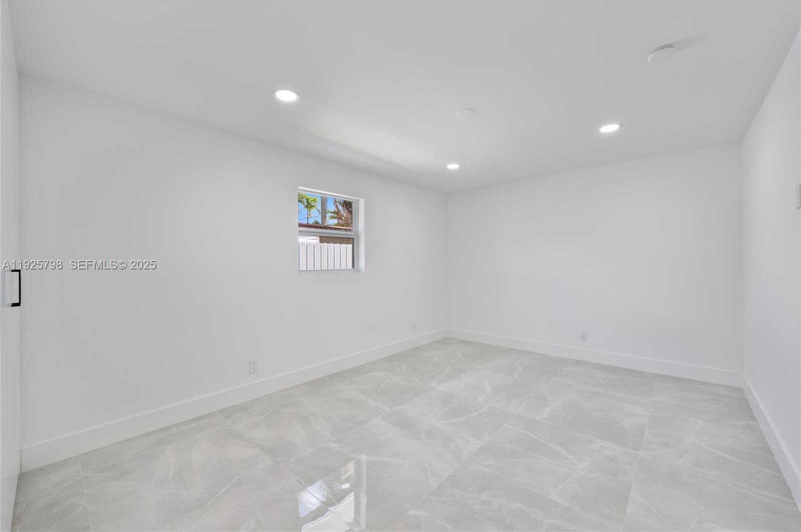 Small Image of 1218 LINCOLN ST, Hollywood Number 24