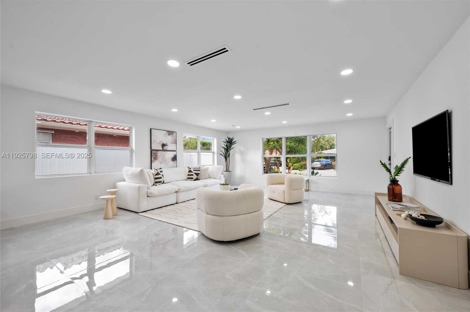 Small Image of 1218 LINCOLN ST, Hollywood Number 4