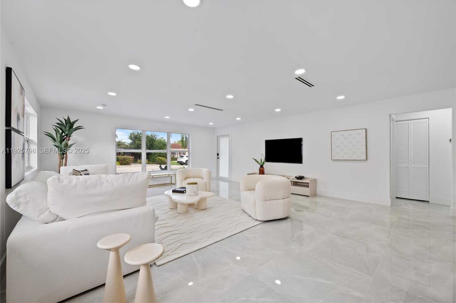 Small Image of 1218 LINCOLN ST, Hollywood Number 5