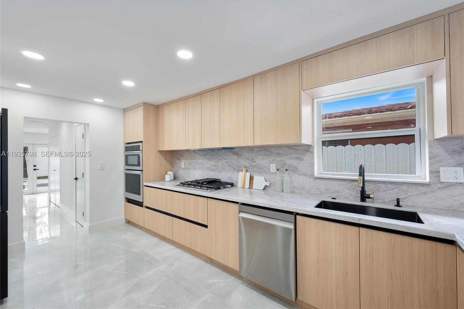 Small Image of 1218 LINCOLN ST, Hollywood Number 7