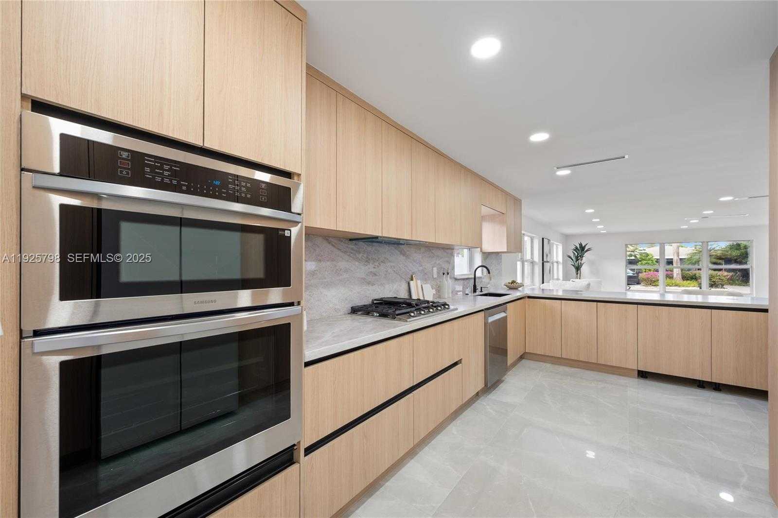 Small Image of 1218 LINCOLN ST, Hollywood Number 8