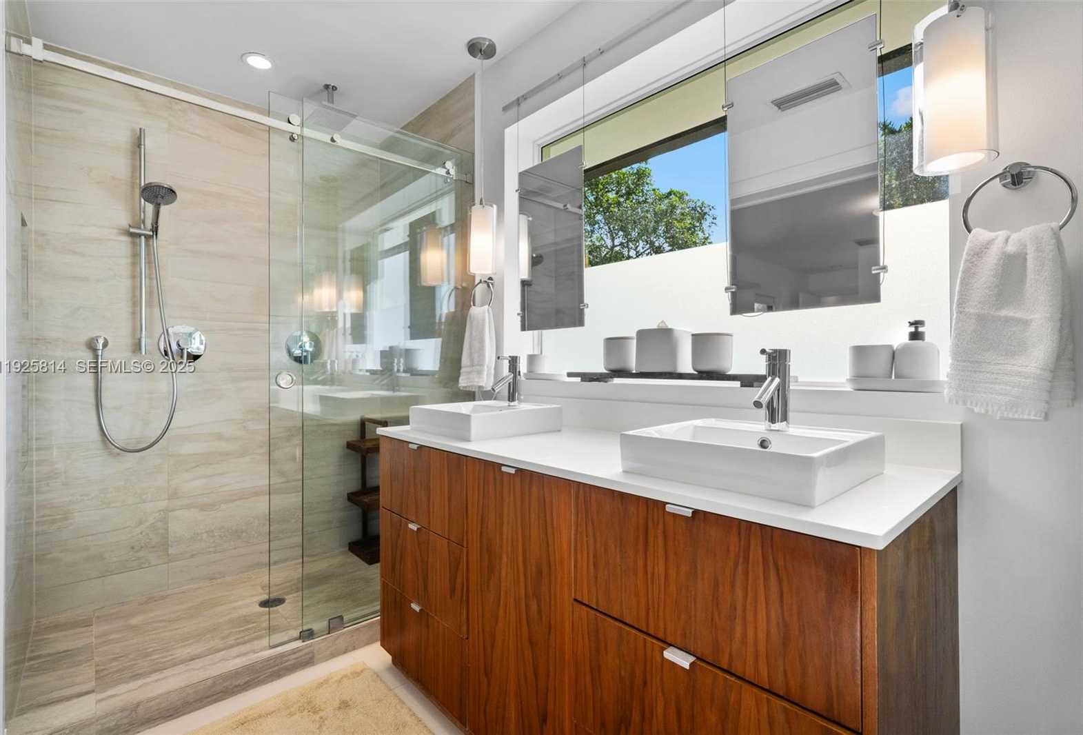 Small Image of 45 SOUTH WEST 19TH RD, Miami Number 21