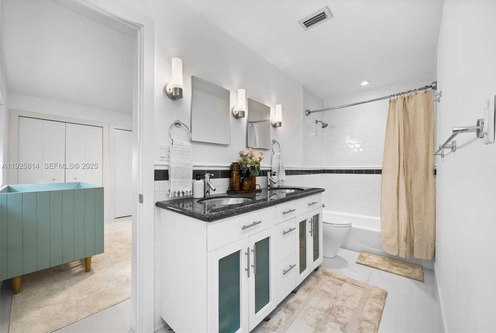 Small Image of 45 SOUTH WEST 19TH RD, Miami Number 23