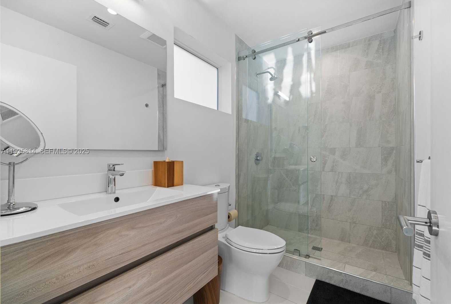 Small Image of 45 SOUTH WEST 19TH RD, Miami Number 33