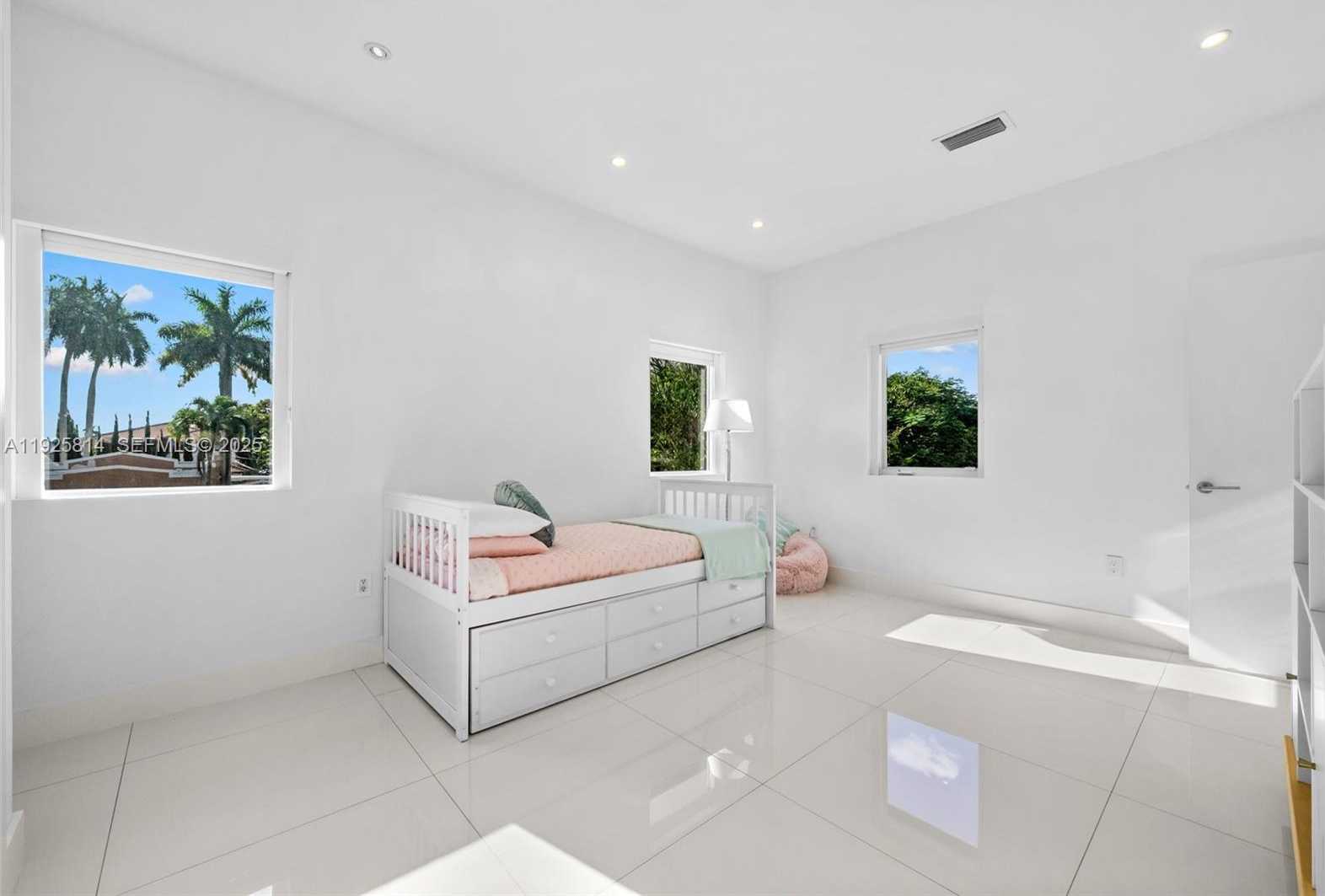 Small Image of 45 SOUTH WEST 19TH RD, Miami Number 36