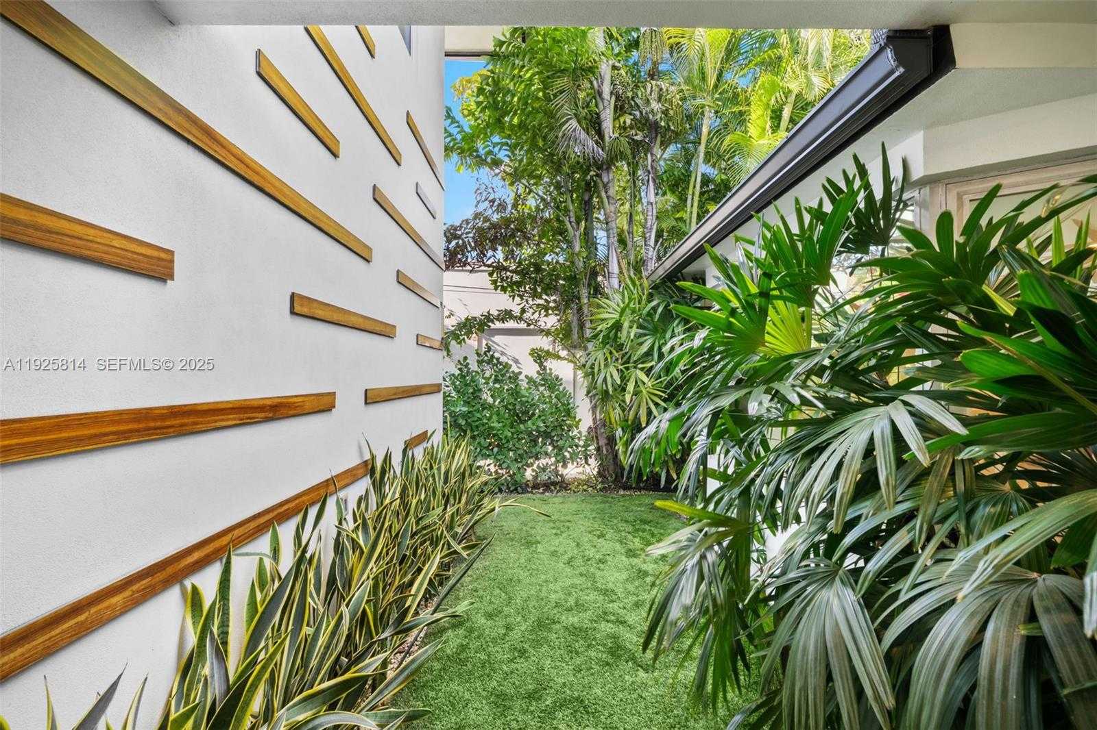 Small Image of 45 SOUTH WEST 19TH RD, Miami Number 40