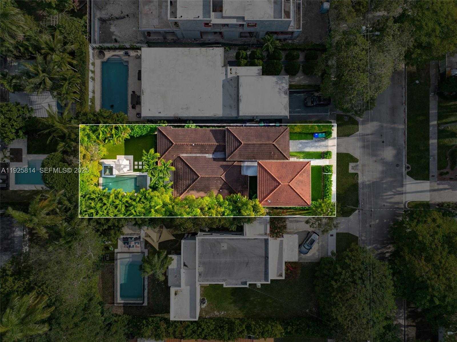 Small Image of 45 SOUTH WEST 19TH RD, Miami Number 44