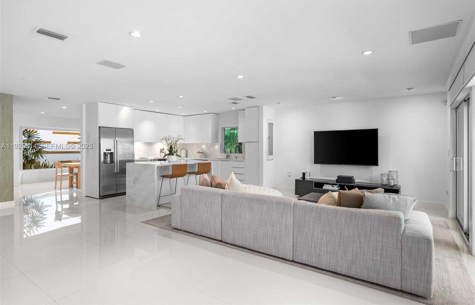 Small Image of 45 SOUTH WEST 19TH RD, Miami Number 5