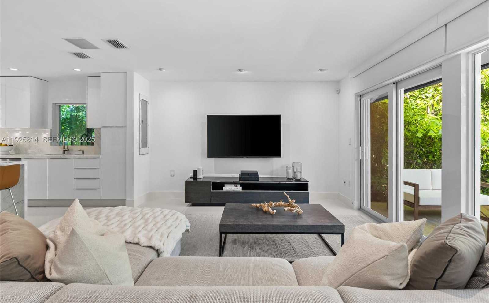 Small Image of 45 SOUTH WEST 19TH RD, Miami Number 6